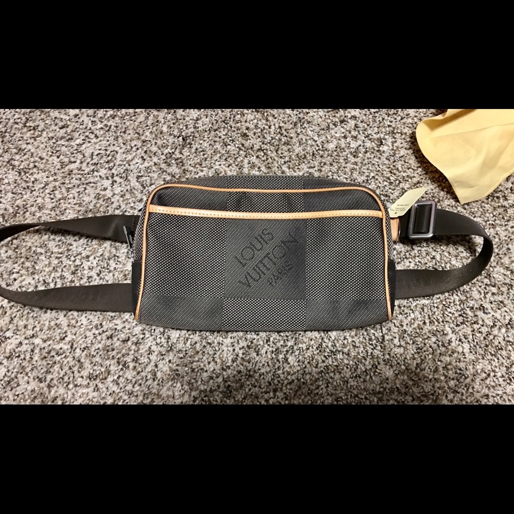 Amazing Louis Vuitton damier sling bag/ waist pack